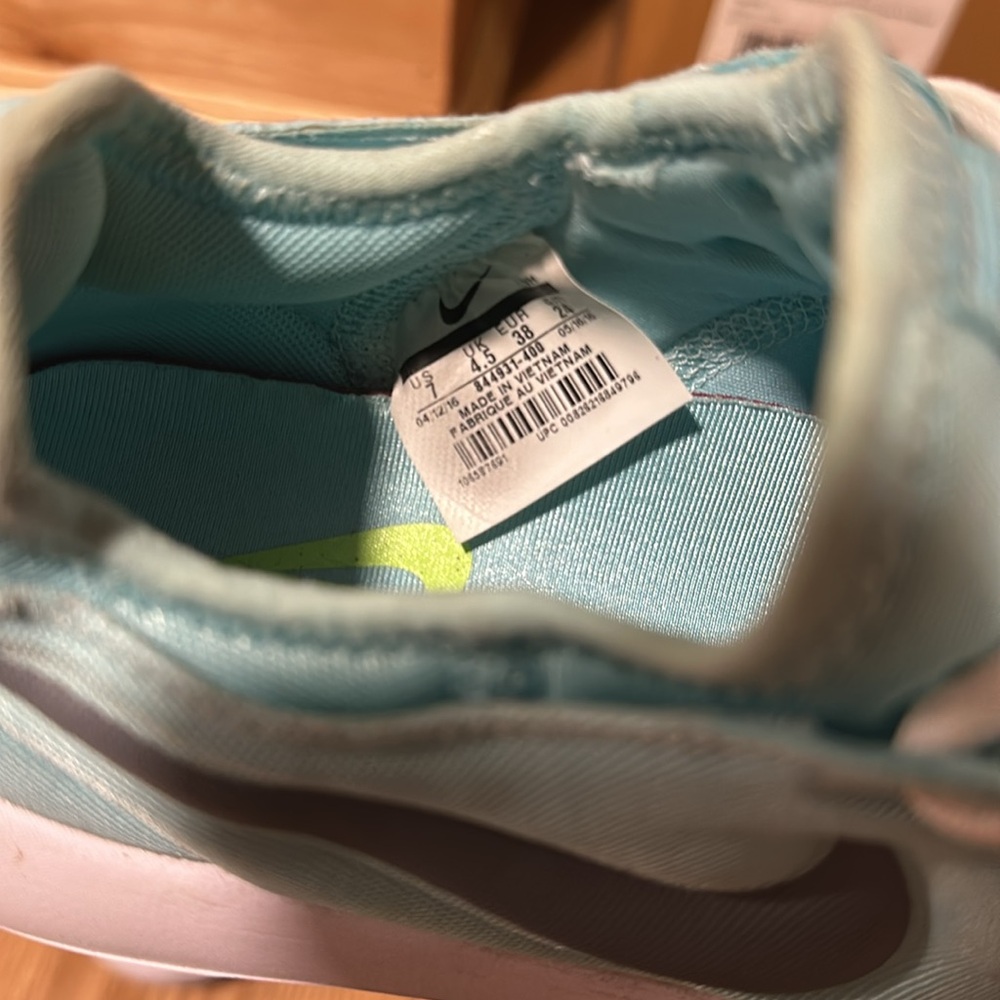 Nike ROSHE running shoes - Picture 4 of 4